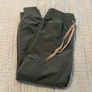 Figs scrubs women’s high waisted Zamora joggers size S/P color Moss